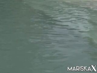 Mariskax – थ्रीसम फक्किंग पर the lawn: फ्री एचडी xxx चलचित्र 04